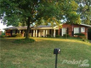 11958 Rocky Dr, Saint Louis, MO 63141