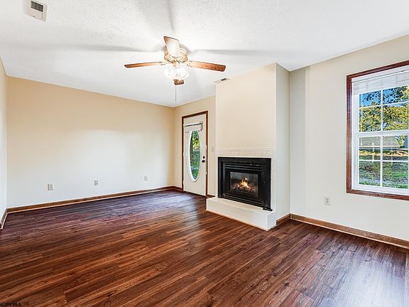 4th image of 1003 Elkins Dr