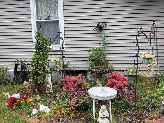 4th image of 404 Concord St