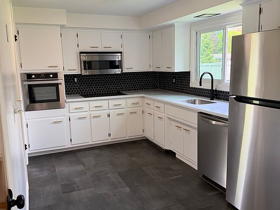 3rd image of 328 Sharon Dr