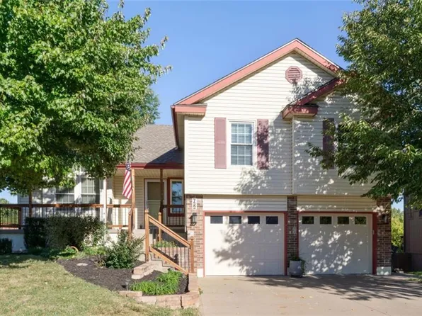 732 NE Deerbrook St, Lees Summit, MO 64086