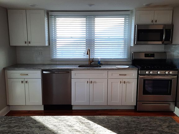 2nd image of 35 Irving Pl