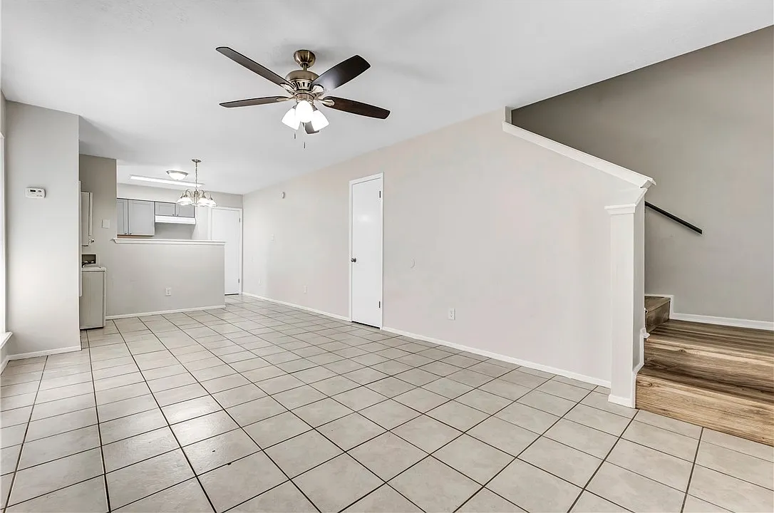 2 bed, 896 sqft, $1,195 — Photo 1