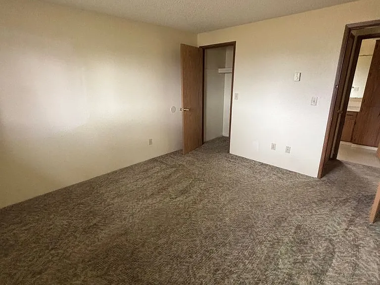 1 Bedroom 1 Bathroom at Hollywood Park Apartments — Photo 23