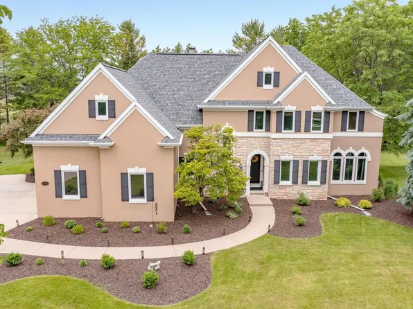 1111 Huntington Way, Suamico, WI 54173