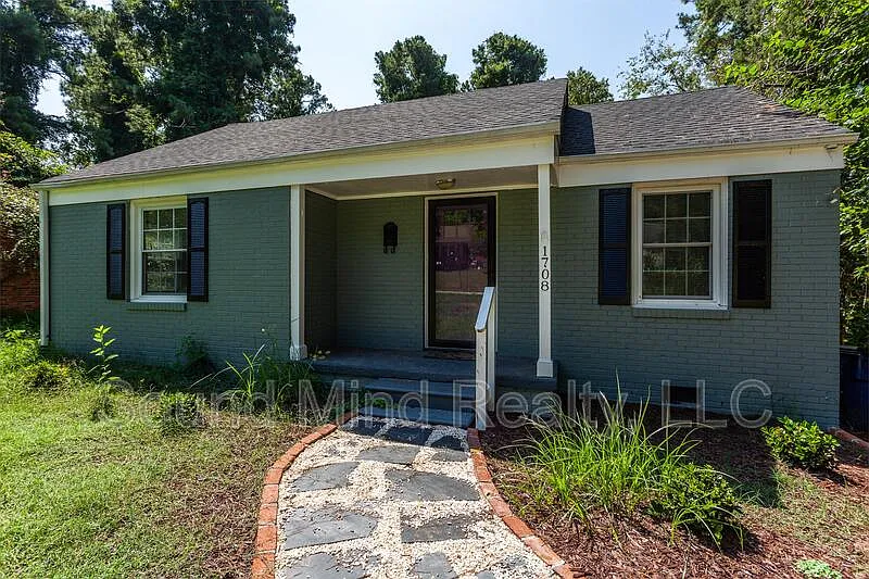 2 bed, 1.0 bath, 969 sqft, $1,425 — Photo 2