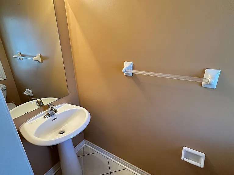 141 Foxchase Ave — Photo 4