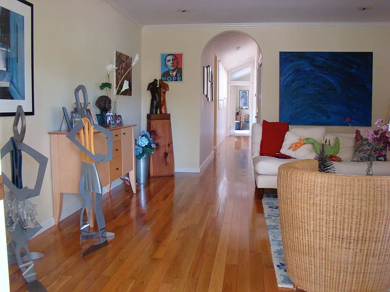 1560 College Ave — Photo 2