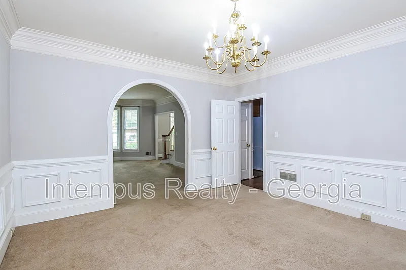 6 bed, 5.0 bath, 4900 sqft, $3,500 — Photo 4
