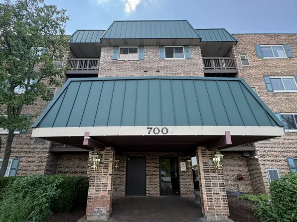 700 Perrie Dr APT 210, Elk Grove Village, IL 60007