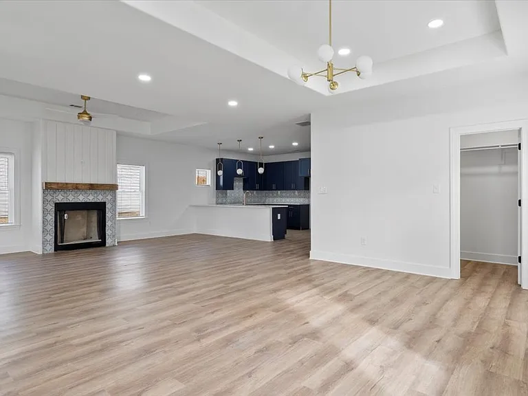1072 Bruce St — Photo 4