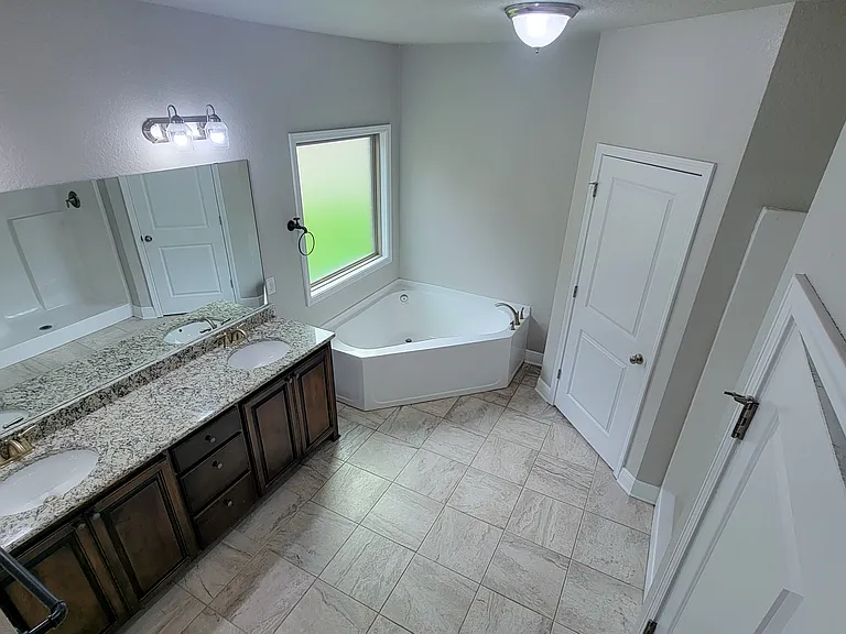 3924 Shady Grove Dr — Photo 9