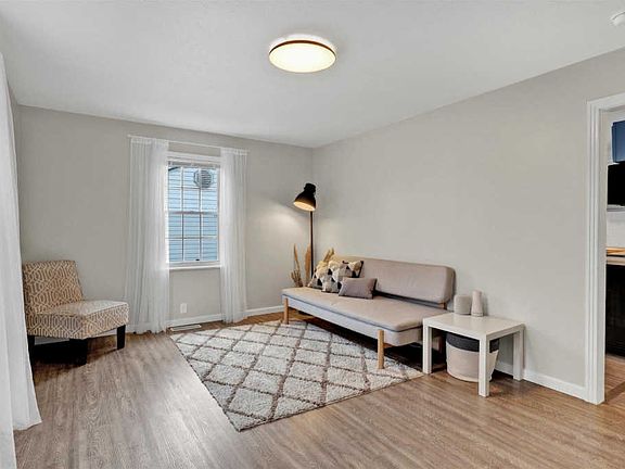 3rd image of 2135 Seminole Ave