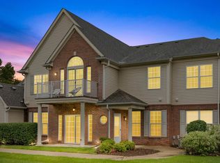 8592 Heywood Cir, Sterling Heights, MI 48312