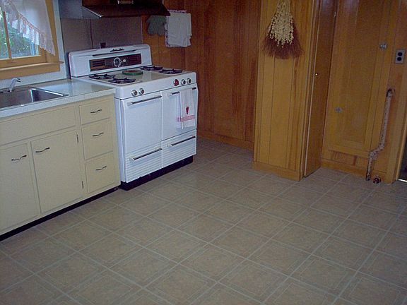 Eat in kitchen
