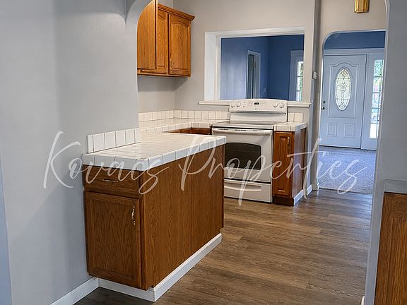 5th image of 1036 N Rosemore Ave