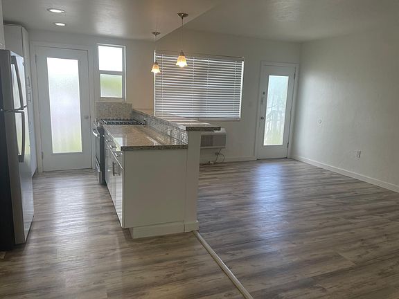 4th image of 1445 West Ave APT 4