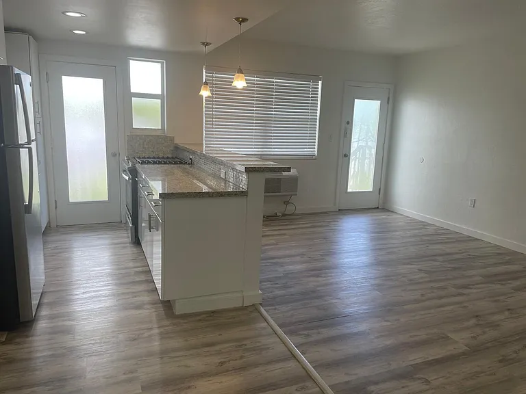1445 West Ave #4 — Photo 4