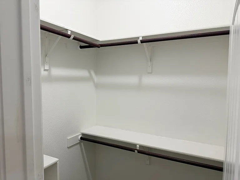 302 N Carver — Photo 18