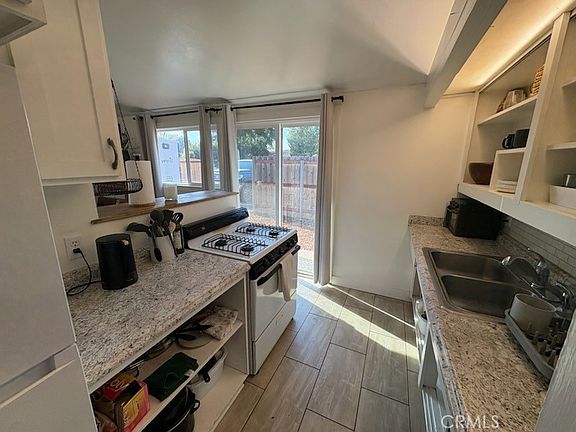 3rd image of 573 White Ave