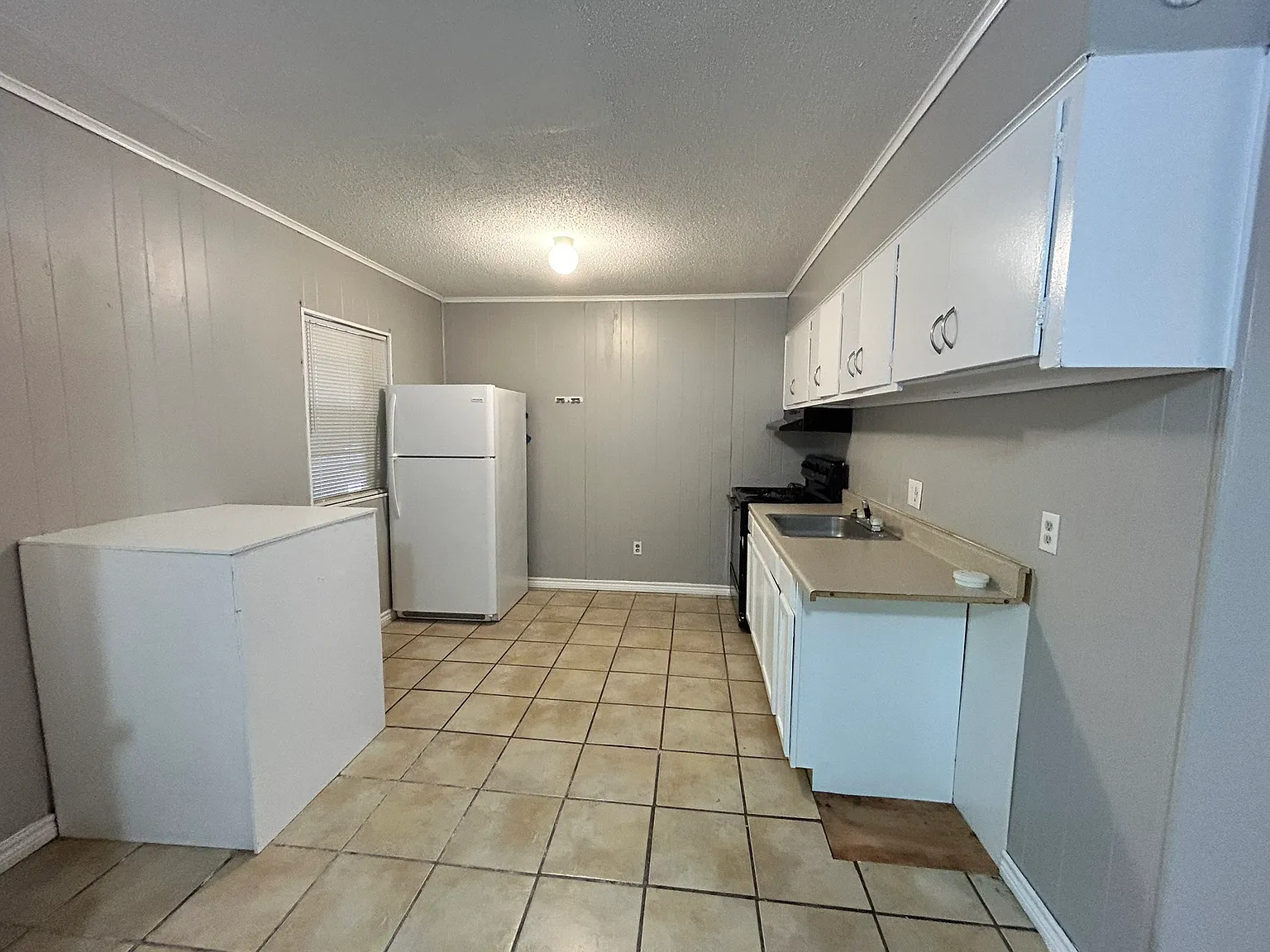 1600 Brentwood Drive - 105 — Photo 2