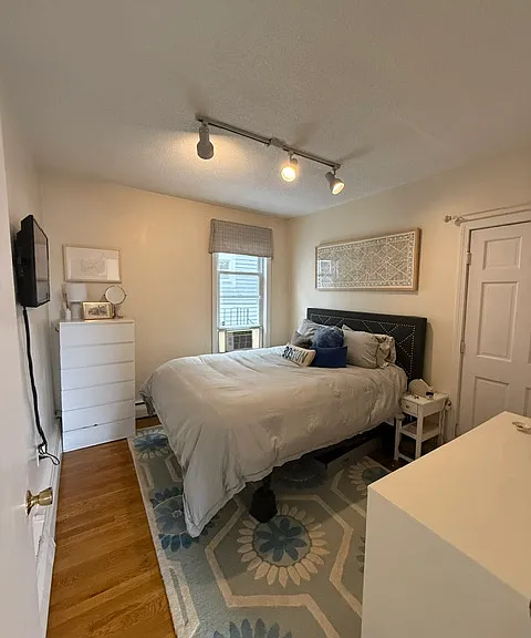 845 E 2nd St #2 — Photo 15