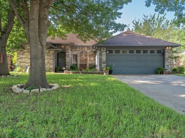 328 Matthew Ct, Burleson, TX 76028