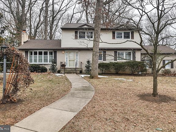 2nd image of 29 Winterbury Cir