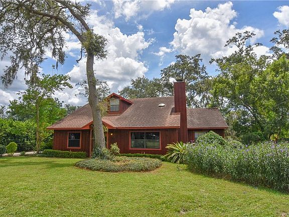 2nd image of 943 Lake Ln