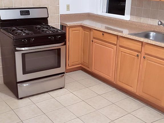 4th image of 13 Yale Ave #2