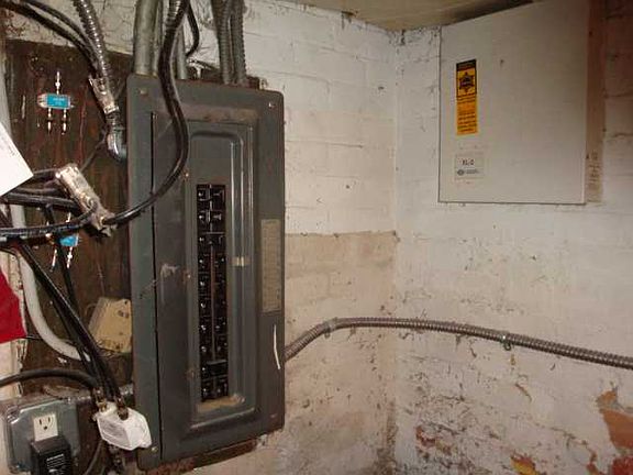 5th image of 374 Boston Pl