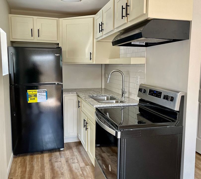 2nd image of 1715 S Fern Ave #1R