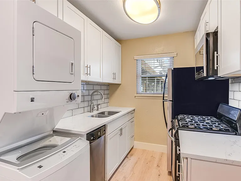 2401 Manor Rd #131 — Photo 12