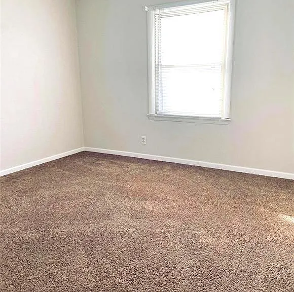 308 Amhurst Dr — Photo 8