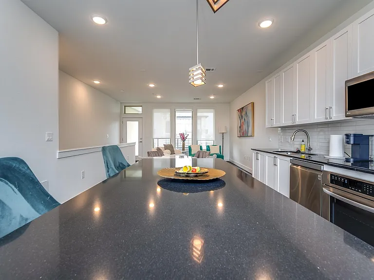 4819 Caroline St #308 — Photo 20