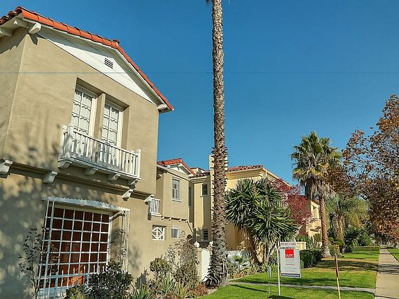 3rd image of 1067 S Crescent Heights Blvd