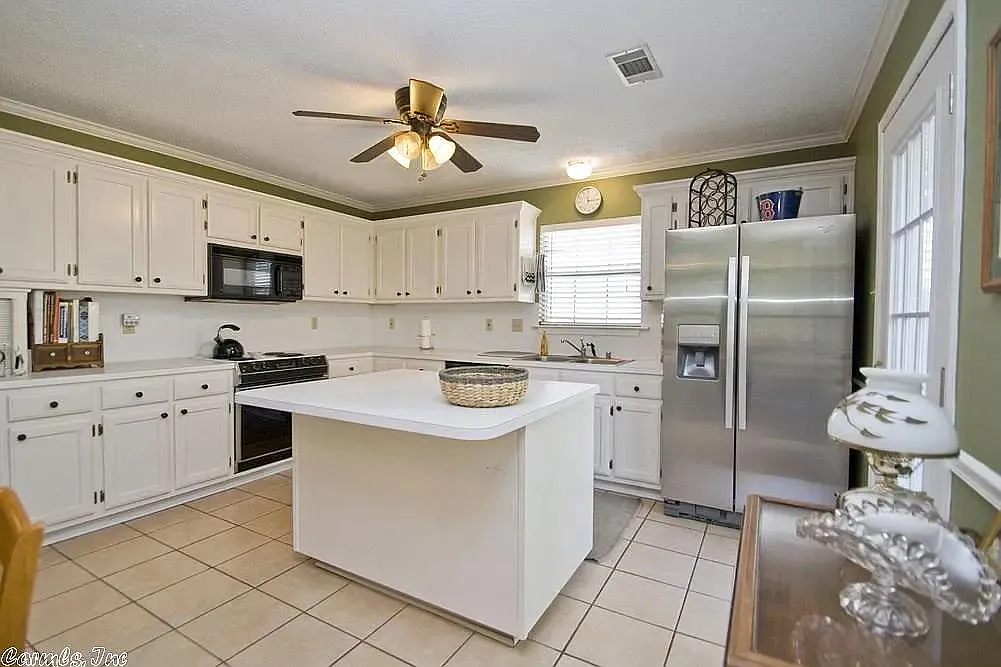40 Springridge Dr — Photo 2