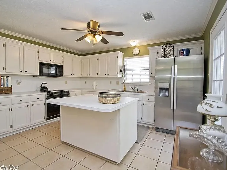40 Springridge Dr — Photo 2