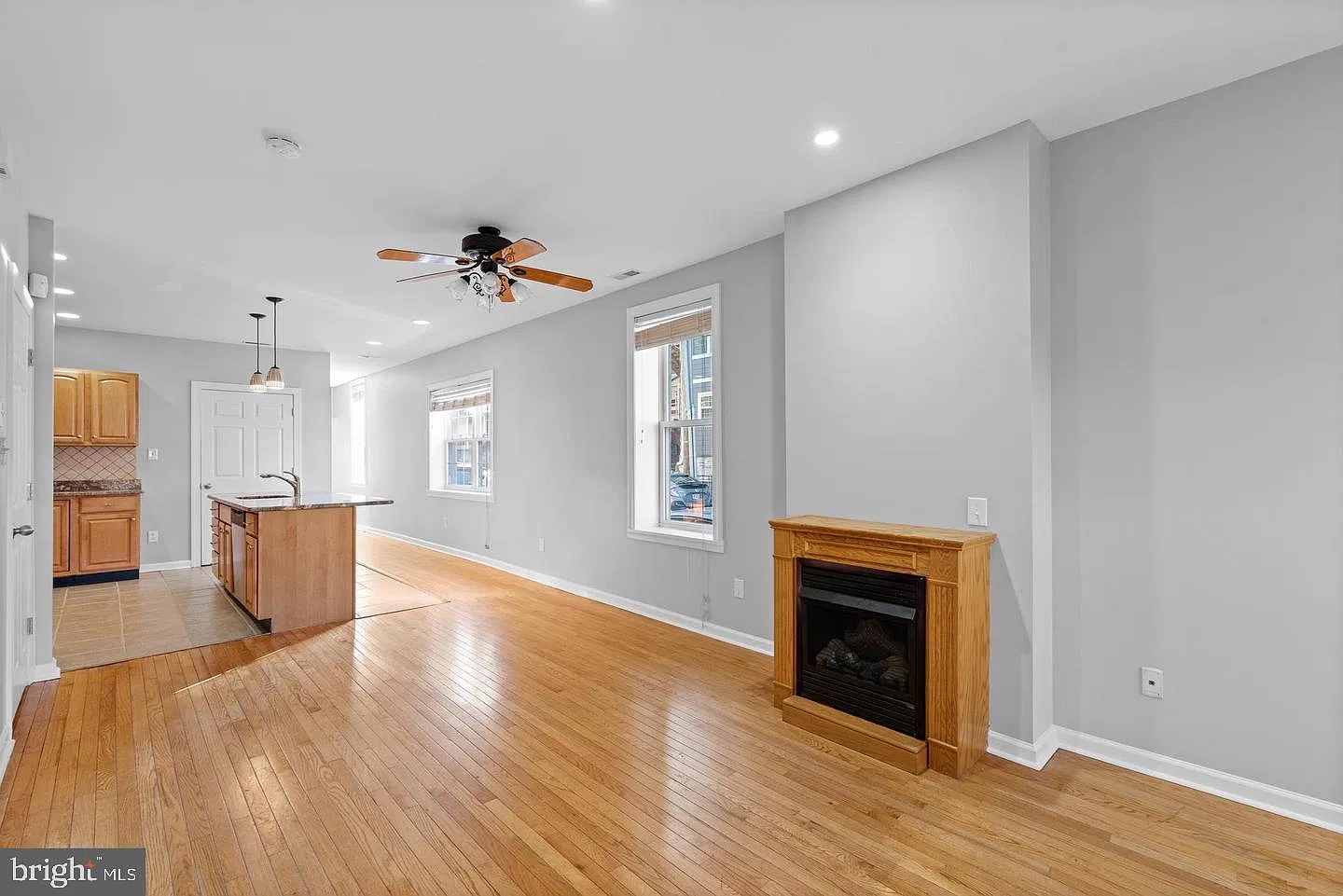 4 bed, 2.0 bath, 1450 sqft, $2,700 — Photo 4