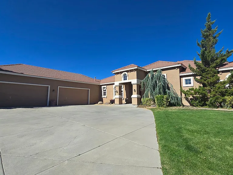 5265 N Elk River Rd — Photo 4