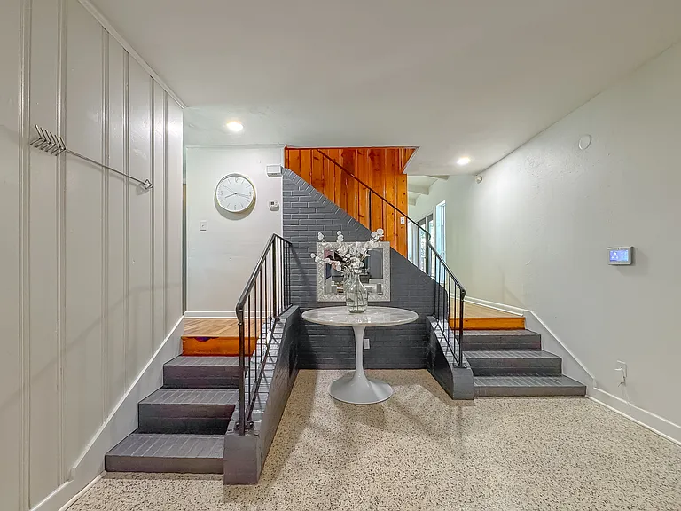 1044 Seminole Dr — Photo 37