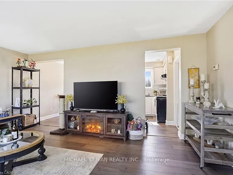 282 Roach Ave — Photo 13