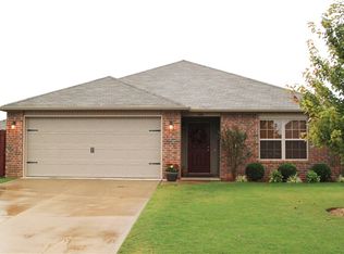 604 N Gillian Ave, Rogers, AR 72758