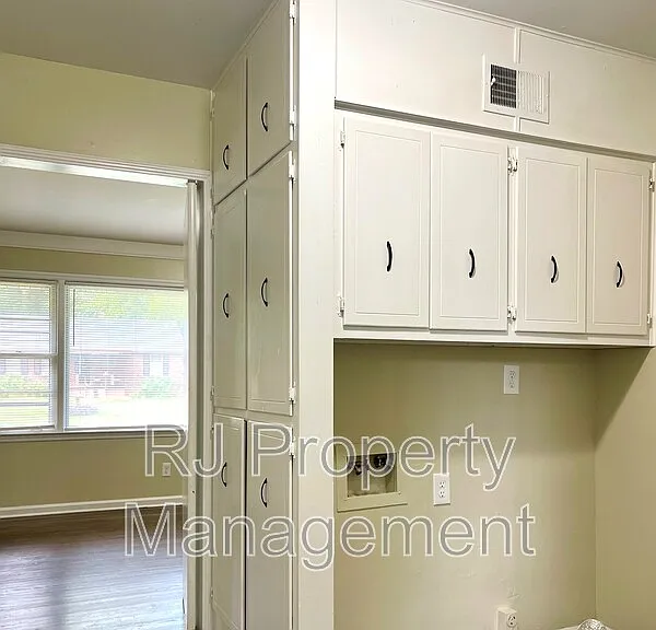 3284 Parham St — Photo 11