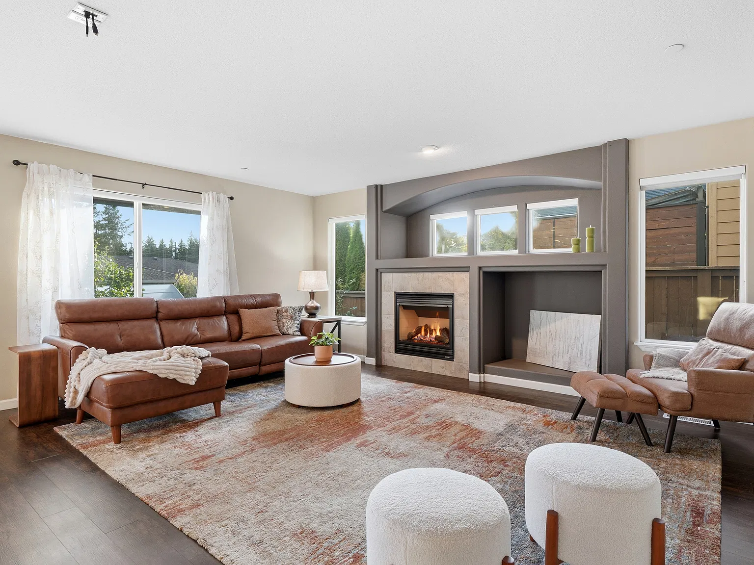 5 bed, 2635 sqft, $5,700 — Photo 4