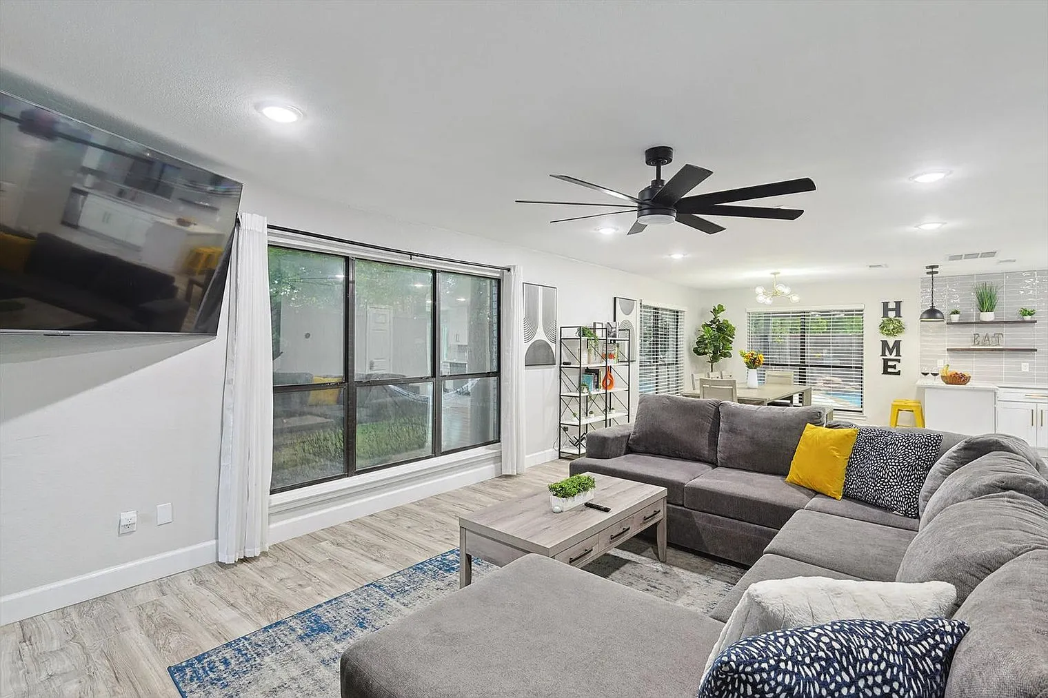 4 bed, 2.0 bath, 2346 sqft, $9,811 — Photo 3