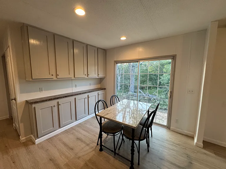 175 Milam Ln #B — Photo 6