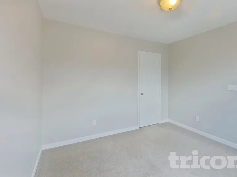 8717 Rozumny Dr — Photo 15