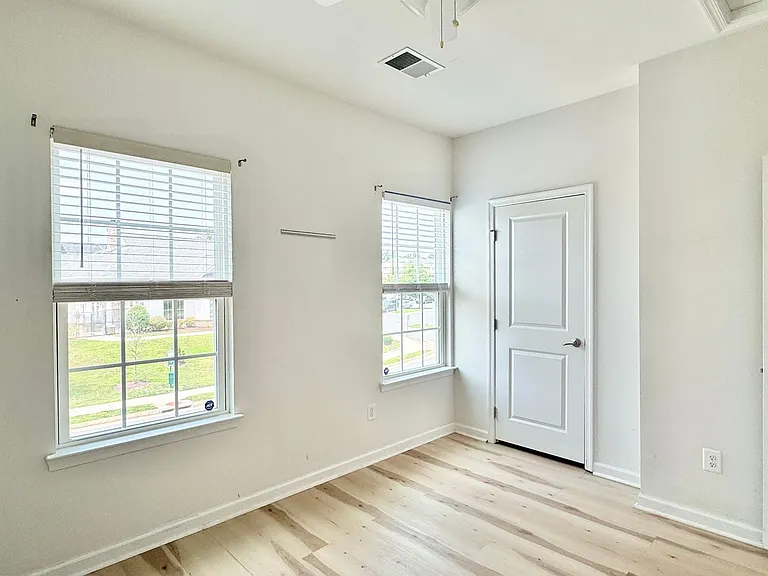 127 Streamview Dr — Photo 18