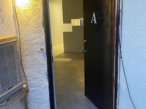 3rd image of 424 W Wilson Ave APT A
